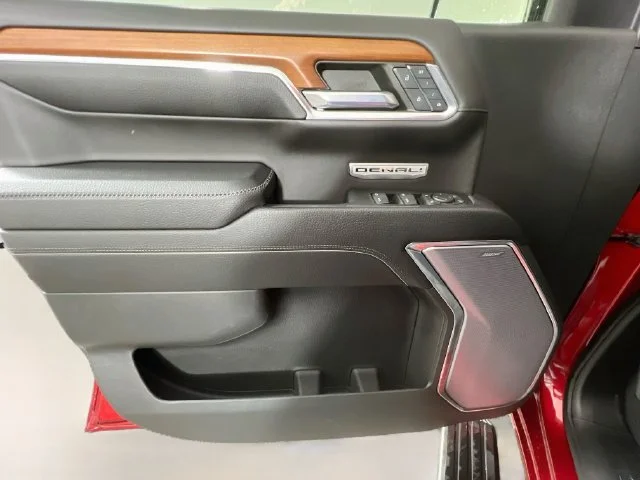 Used 2022 Red GMC Denali image 33
