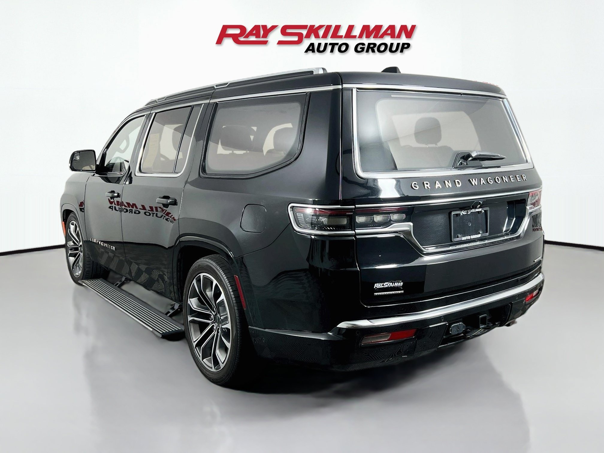 Used 2022 Diamond Black Crystal Pearlcoat Jeep SERIES III image 5
