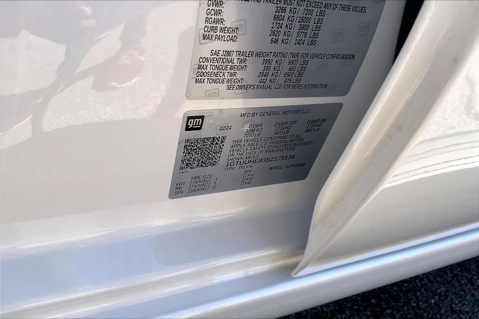 Used 2025 White Frost Tricoat GMC Denali Ultimate image 35