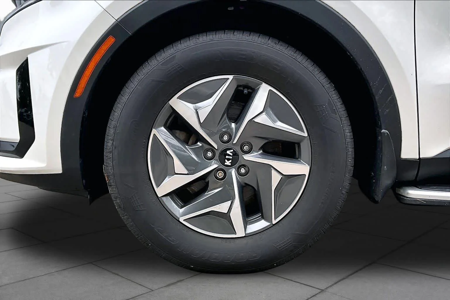 Used 2021 Snow White Pearl Kia EX image 11