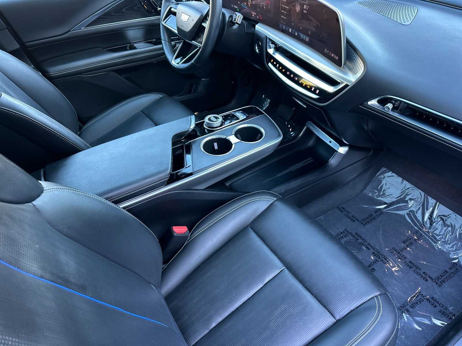 Used 2024 Silver Metallic Cadillac Luxury 4D Sport Utility image 19