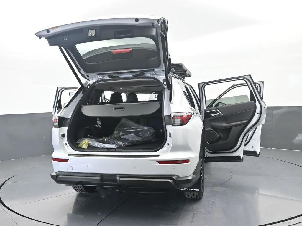 New 2026 White / Black Mitsubishi Trail Edition image 75