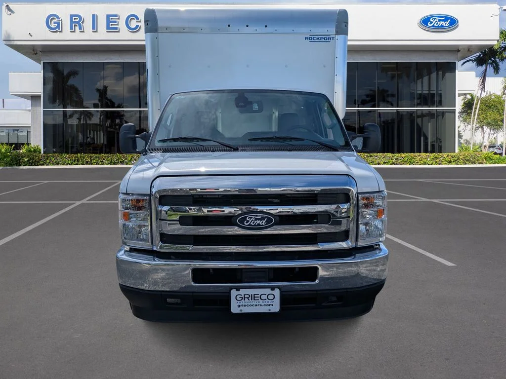 New 2026 Oxford White Ford E-350 SRW image 2