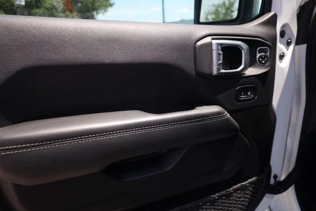 Used 2023 White Jeep Sahara image 22