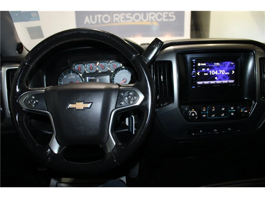 Used 2014 Silver Ice Metallic Chevrolet LT image 27