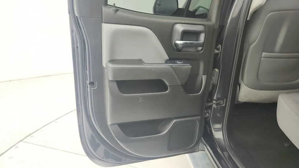 Used 2015 TUNGSTEN METALLIC Chevrolet LS image 22