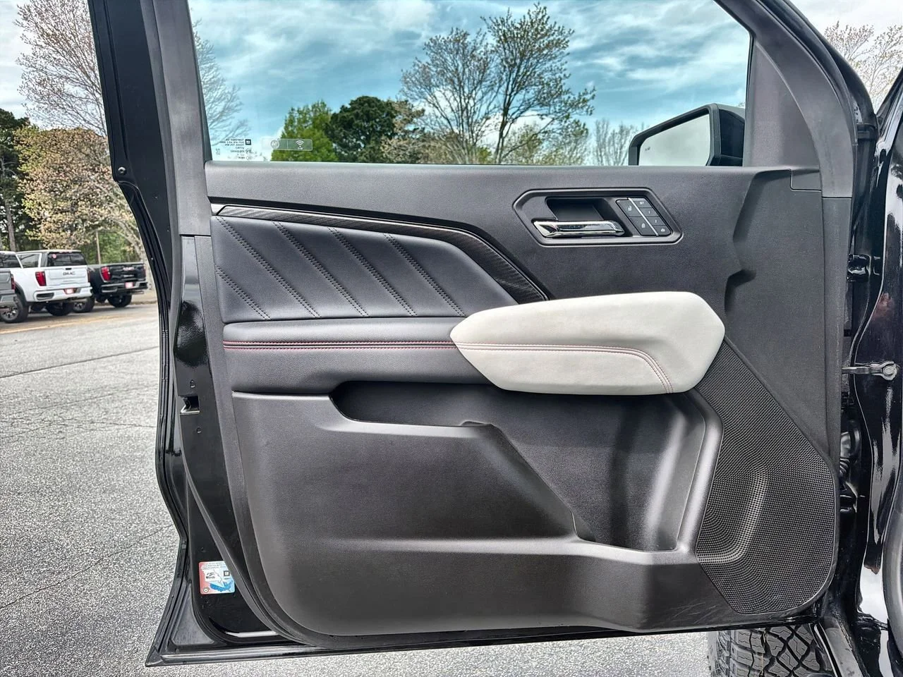 Used 2024 Onyx Black GMC AT4X image 18