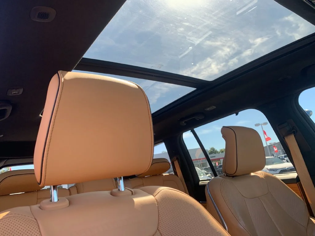 Used 2023  Jeep Summit Reserve image 19
