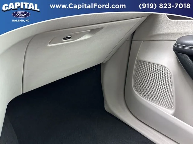 Used 2023 White Chrysler LX image 27