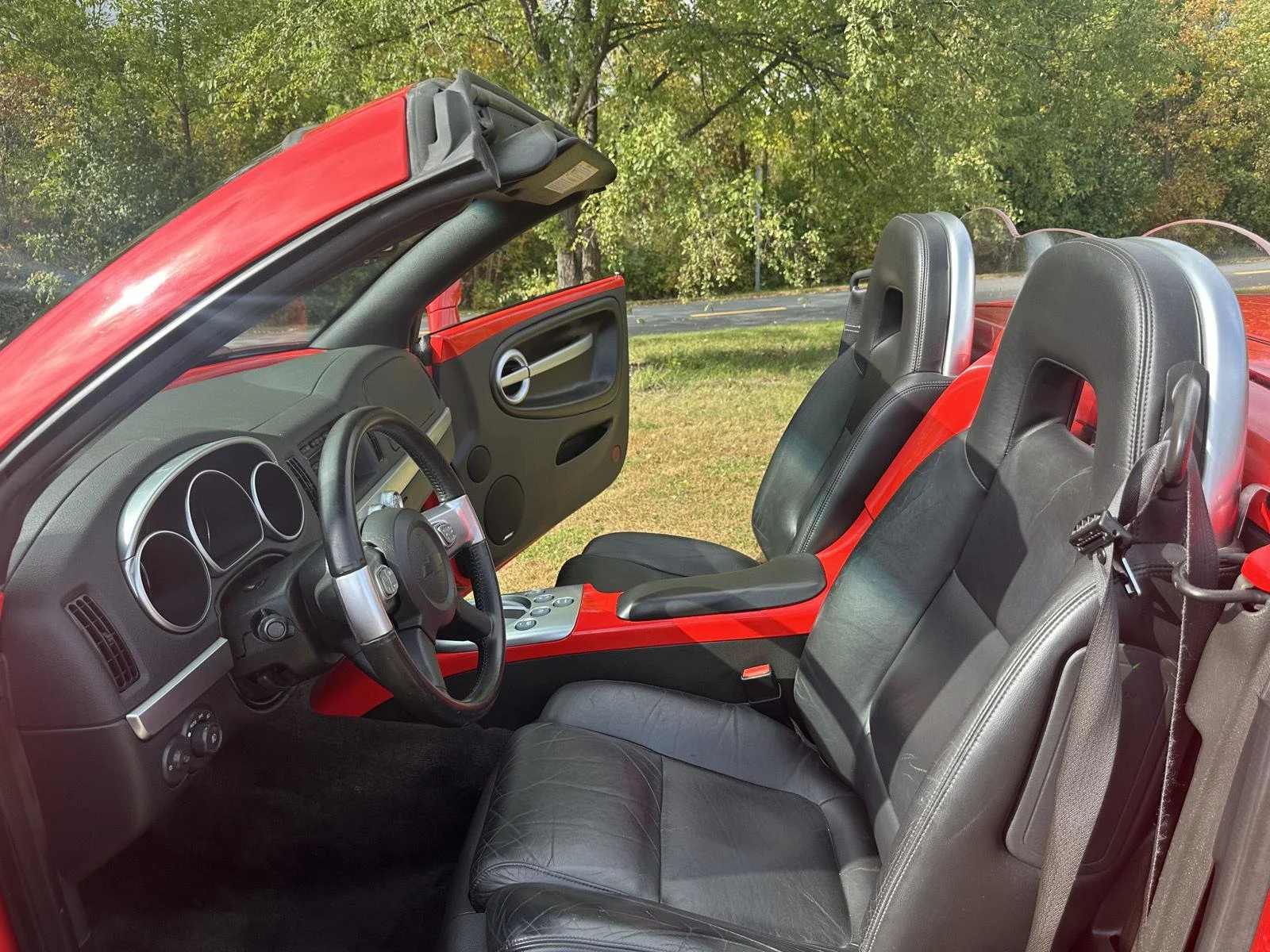 2004 Chevrolet SSR LS - Photo 11