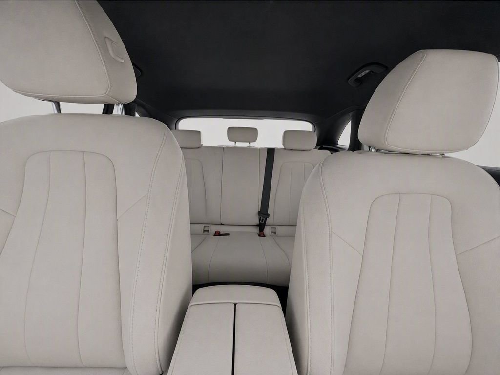 Used 2025  Mercedes-Benz GLA 250 image 31