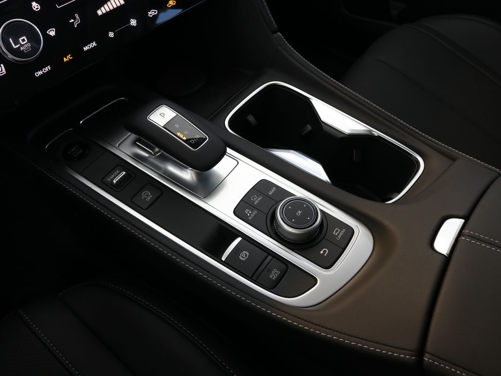 New 2027 DEEP EMERALD INFINITI Luxe AWD image 18