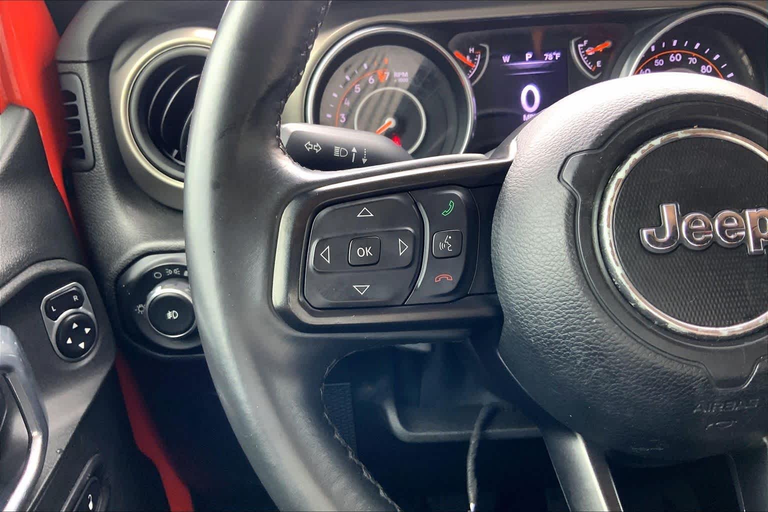 Used 2018 Punkn Metallic Clearcoat Jeep Sport S image 22