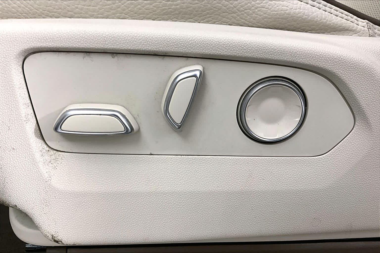 Used 2023 White Frost Tricoat GMC Denali image 31