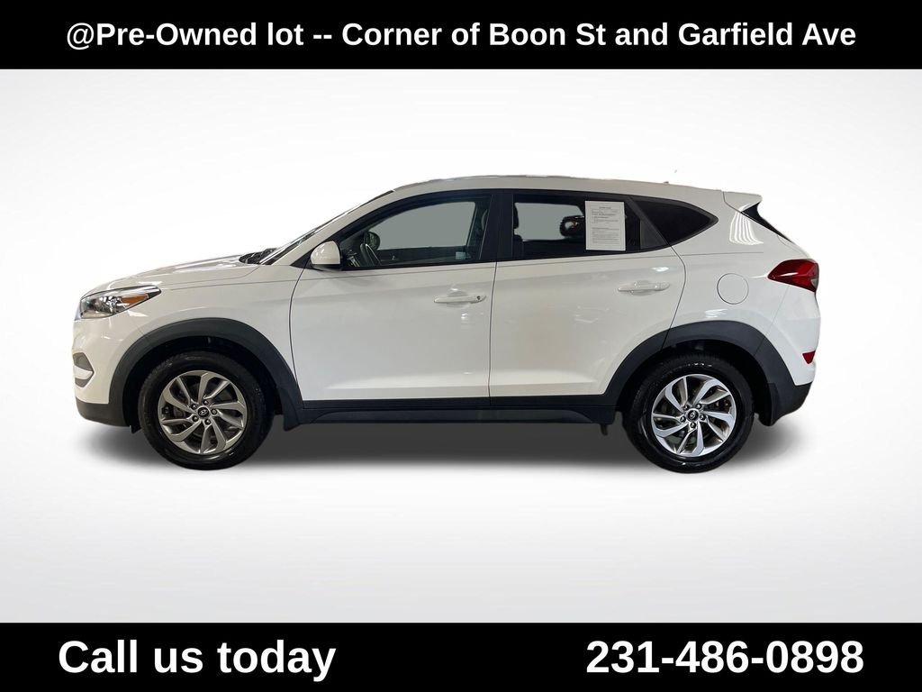 Used 2018 White Hyundai SE image 2