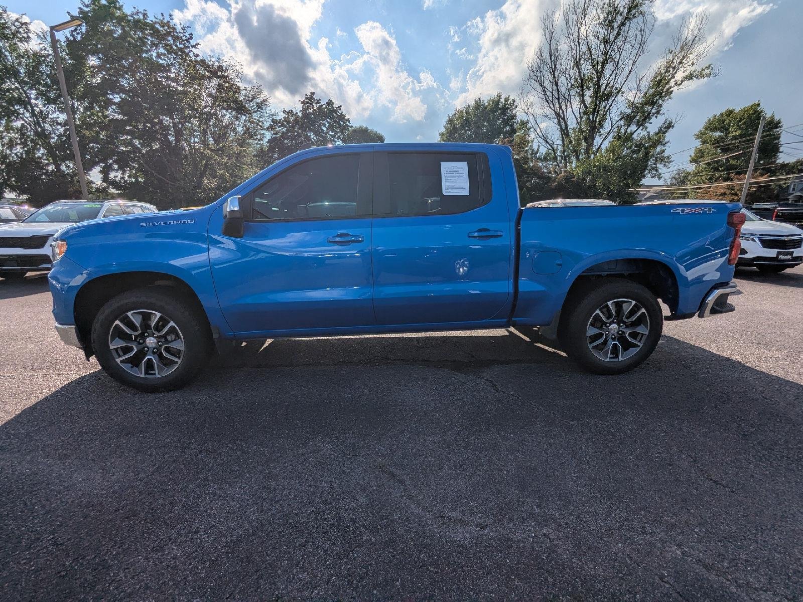 Used 2025 Riptide Blue Metallic Chevrolet LT image 4