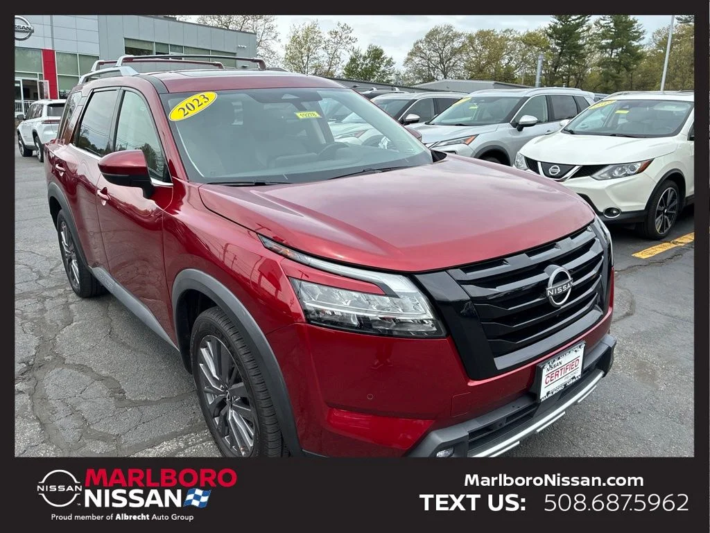 2023 Nissan Pathfinder SL 4WD's photo