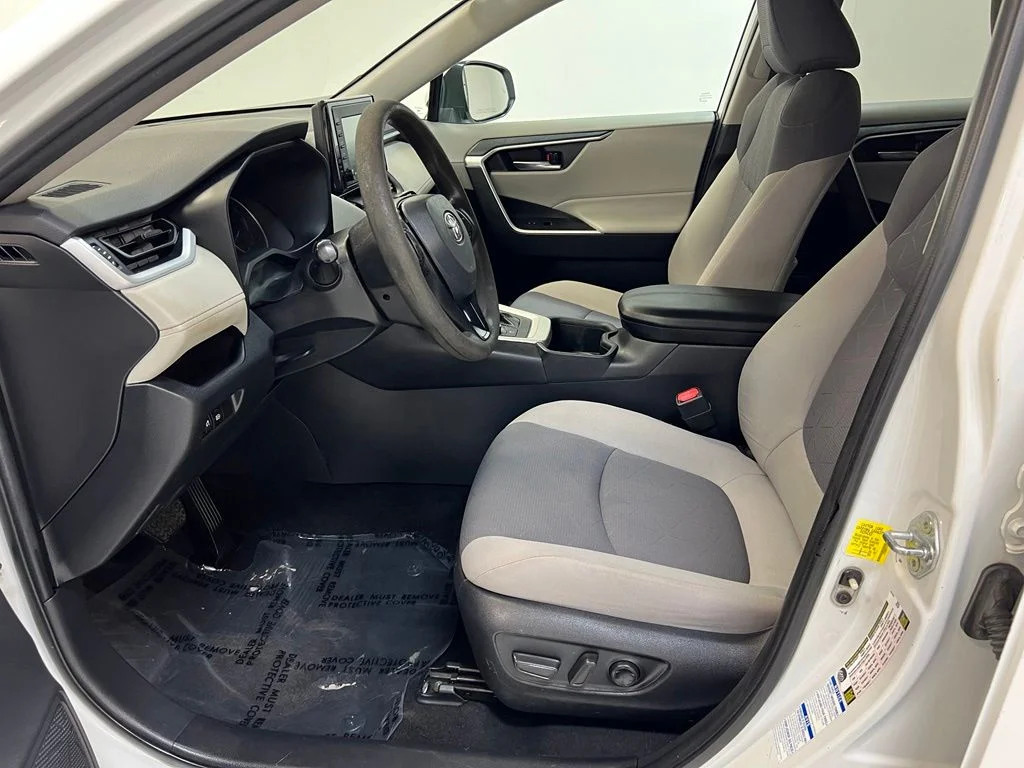 Used 2022 White Toyota XLE image 15