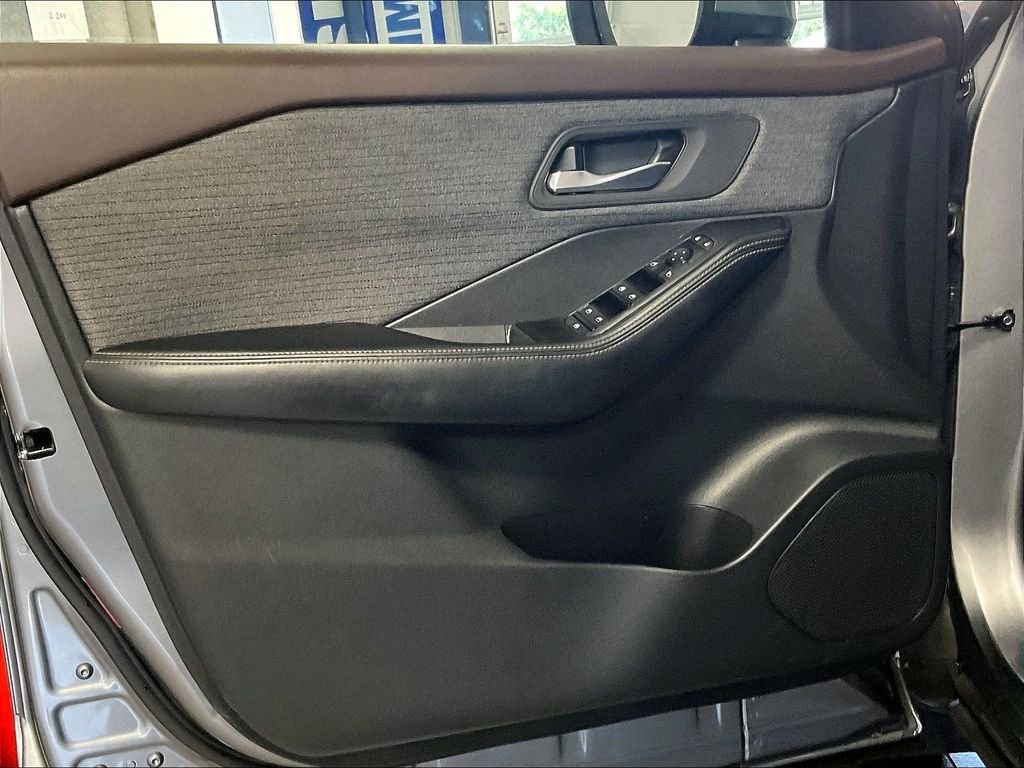 Used 2023 Gray Nissan SV image 9