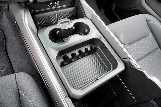 New 2026 Bright White Clear-Coat Exterior Paint RAM Big Horn/Lone Star image 37