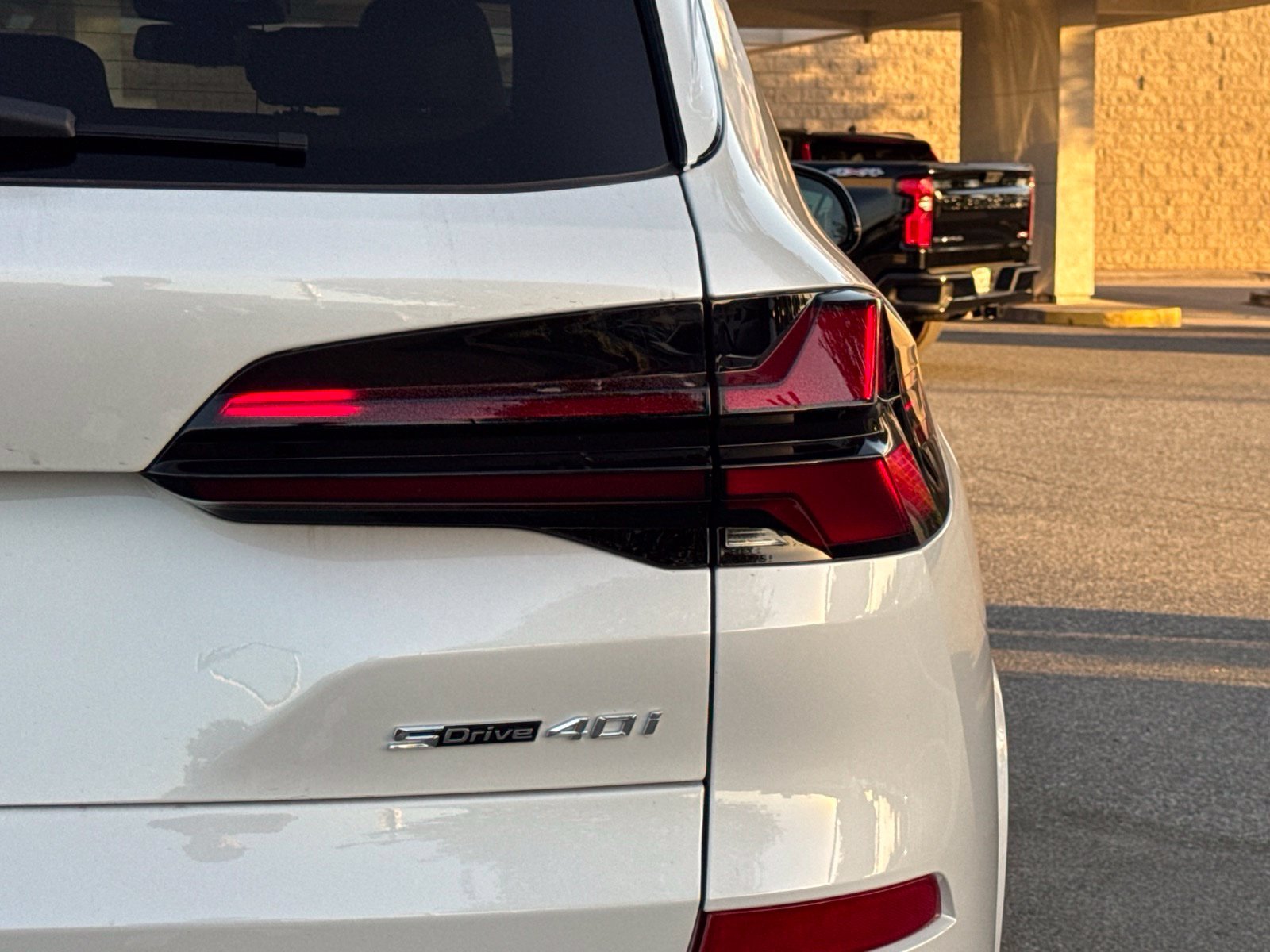 New 2026 Mineral White Metallic BMW sDrive40i image 13