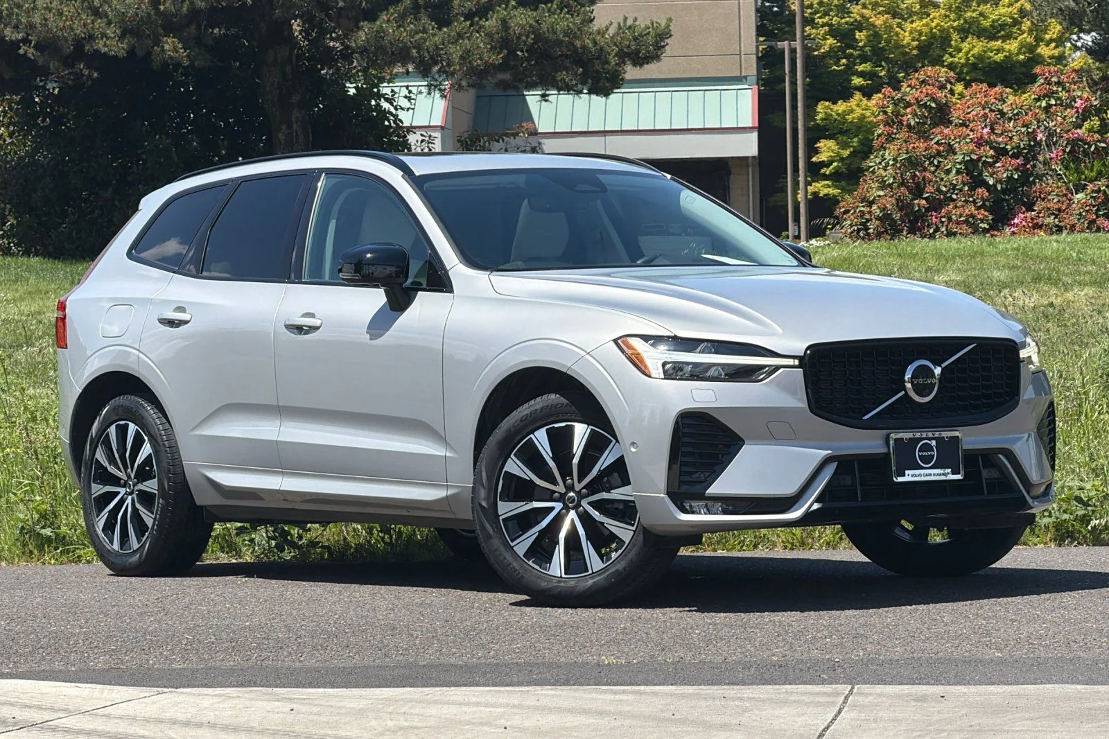 2023 Volvo XC60 B5 Plus Dark Theme FWD's photo