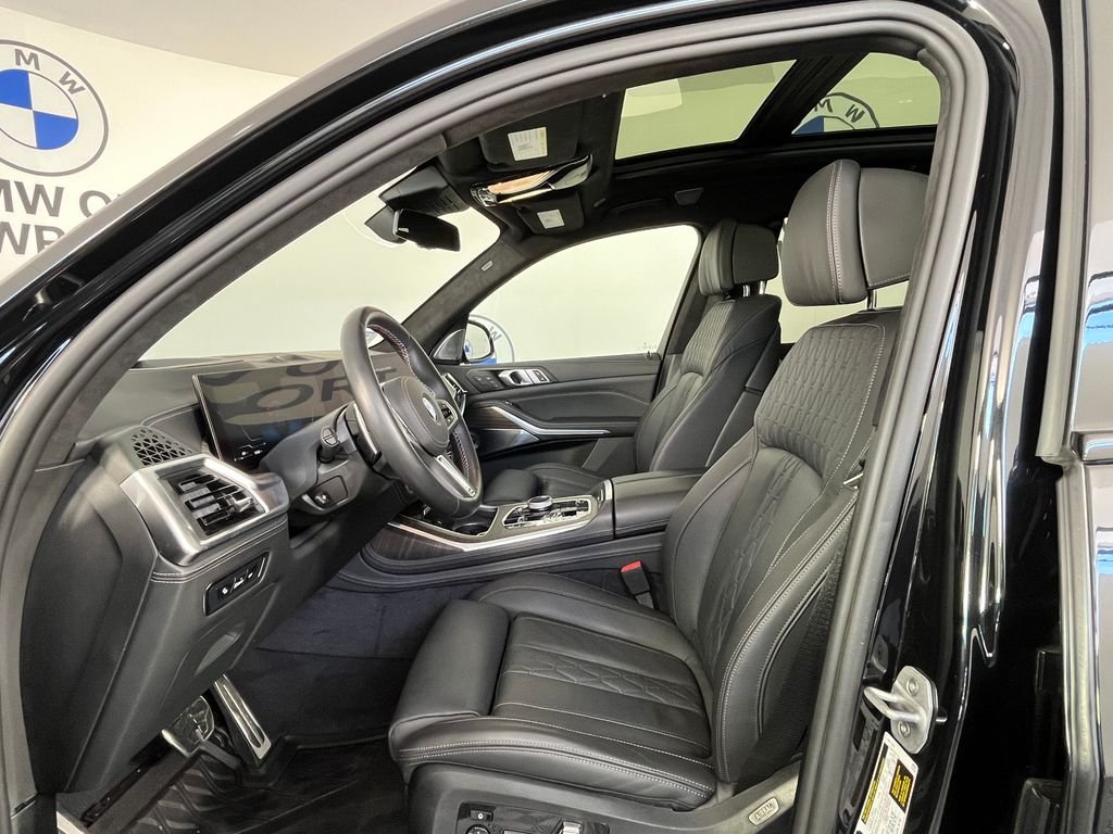 Used 2025 Black BMW M60i image 16