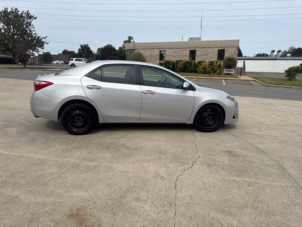 Used 2017 Silver Toyota LE image 11