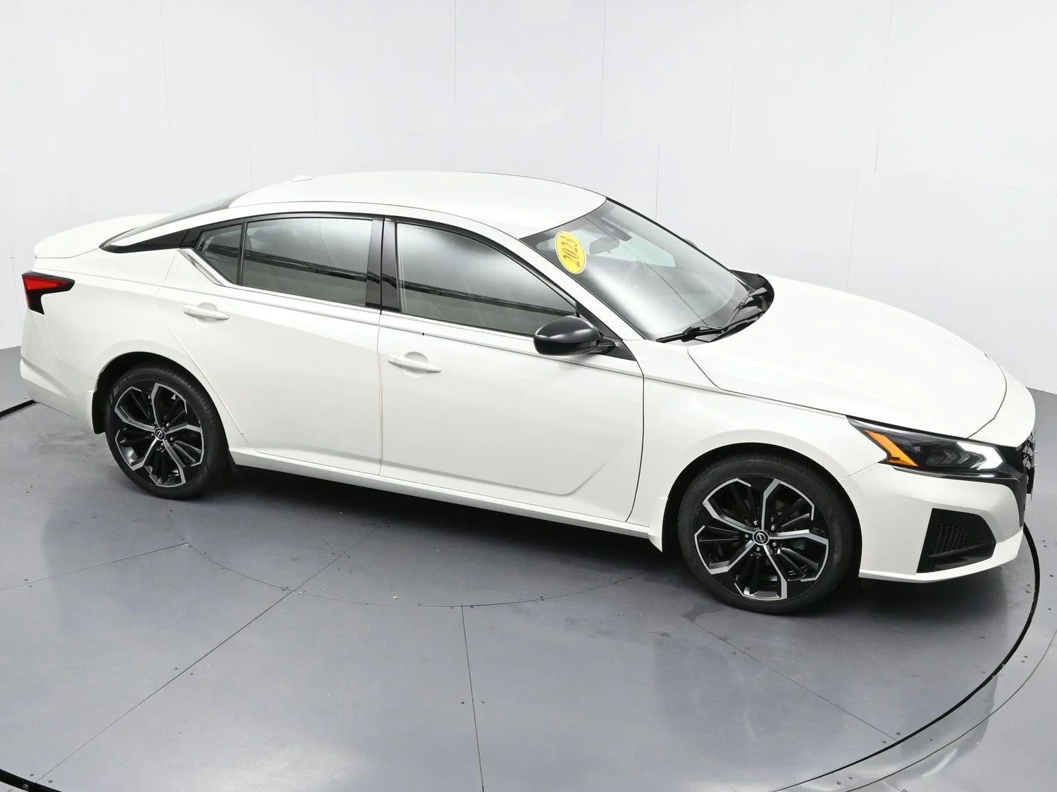 Used 2023 Pearl White Tricoat Nissan 2.5 SR image 34