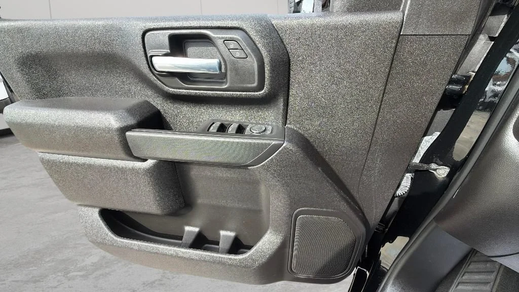 Used 2025 Black Chevrolet Custom image 26
