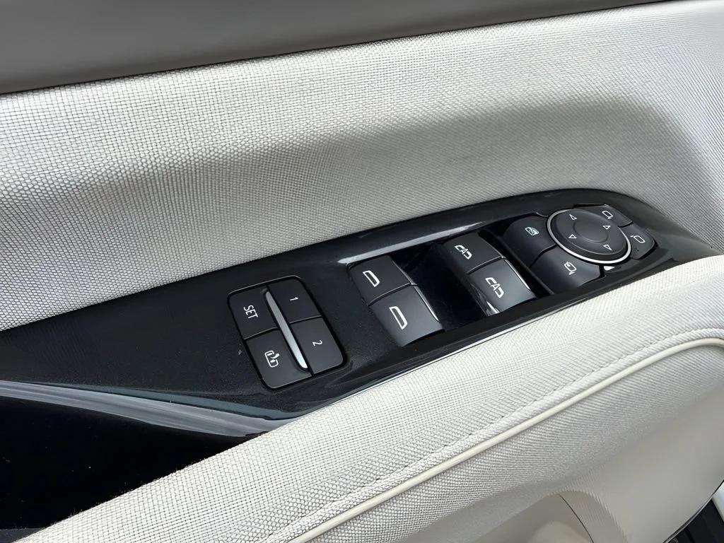 Used 2023 Crystal White Tricoat Cadillac Sport Platinum image 11