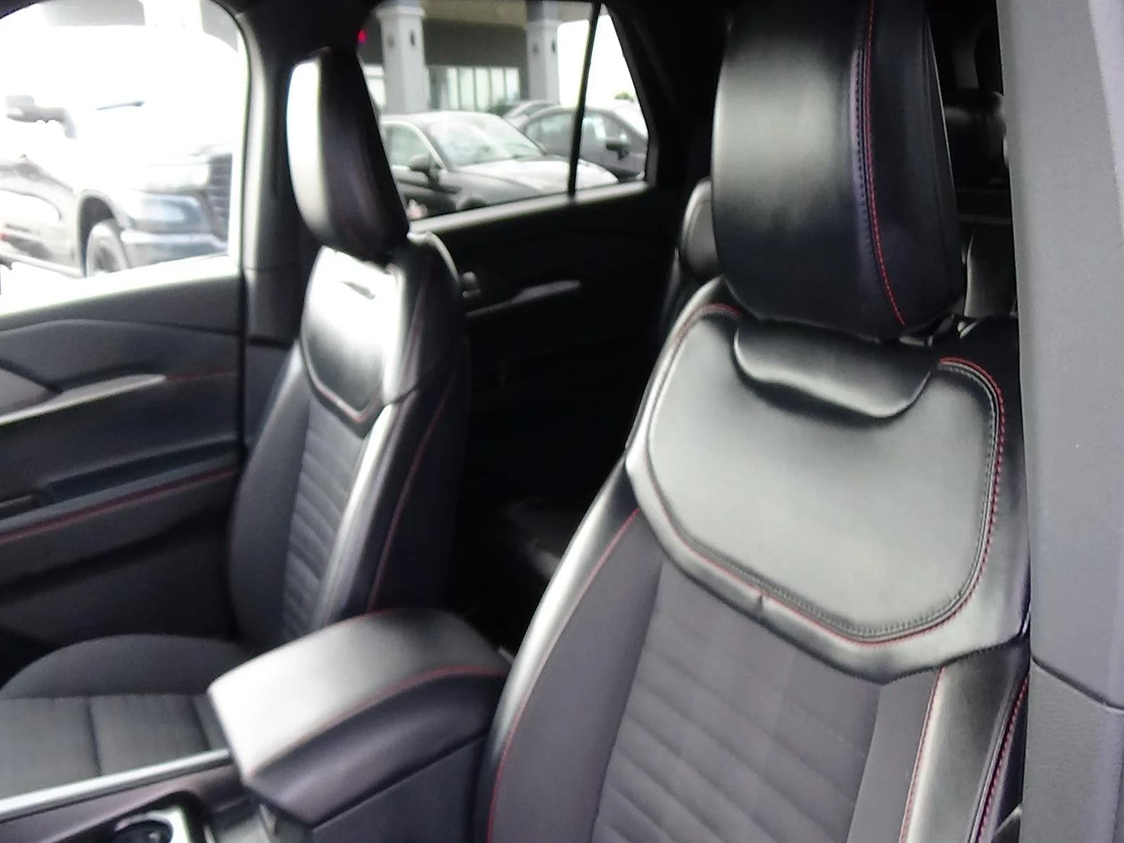 Used 2025 Agate Black (um) Ford ST-Line image 19