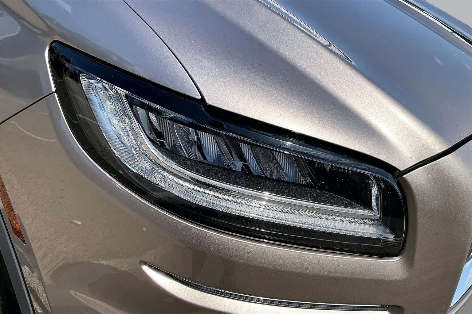 Used 2019 Iced Mocha Lincoln Reserve image 27
