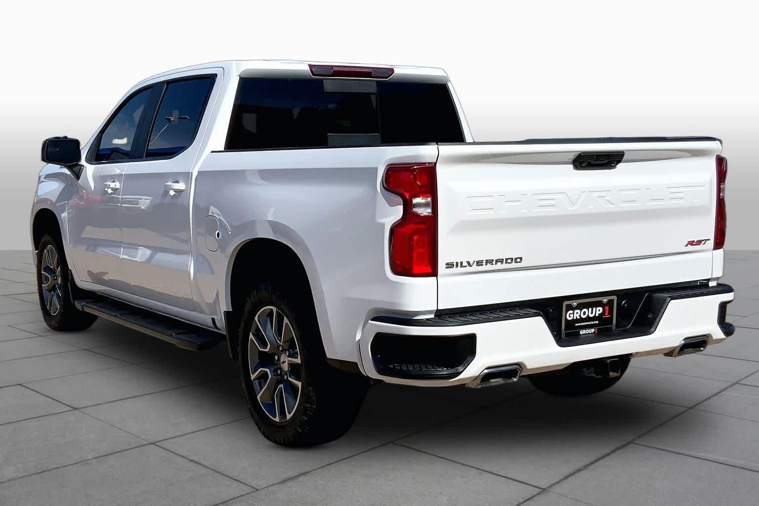 Used 2025 Summit White Chevrolet RST image 12