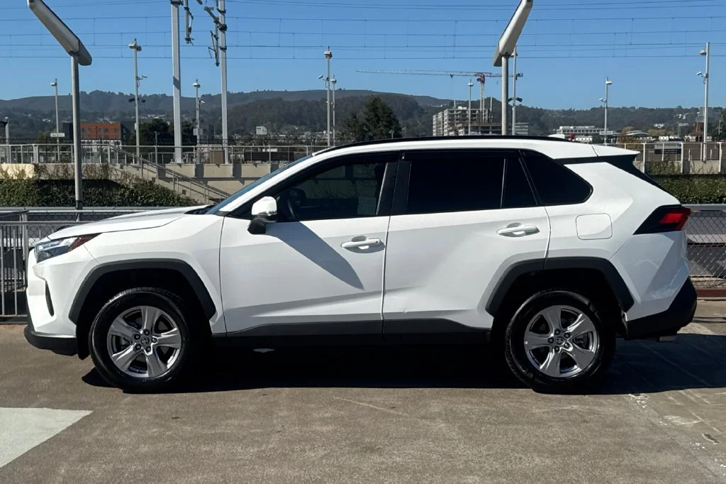 Used 2023 Ice Toyota XLE image 7