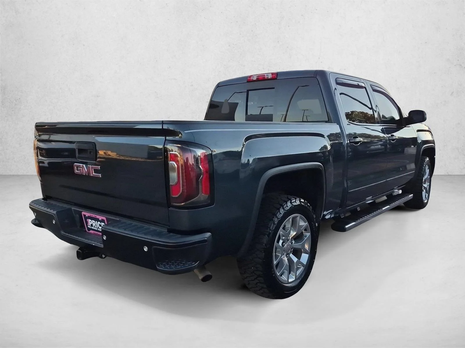 Used 2018 Dark Slate Metallic GMC SLT image 5