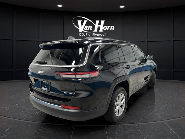 Used 2022 Diamond Black Jeep Limited image 9