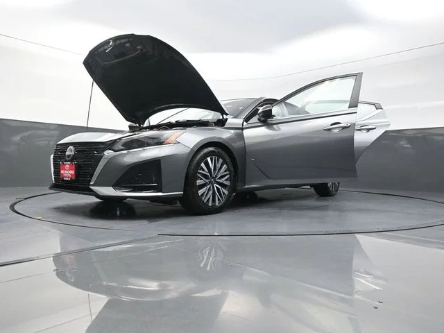 Used 2024 Gray Nissan 2.5 SV image 40