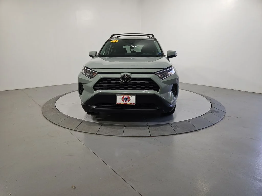 Used 2021  Toyota XLE image 9