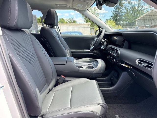 New 2026 White Hyundai SEL Premium AWD image 16