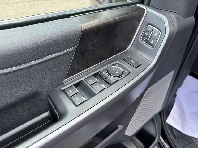 New 2026 Agate Black Metallic Ford F-250® Lariat® image 17