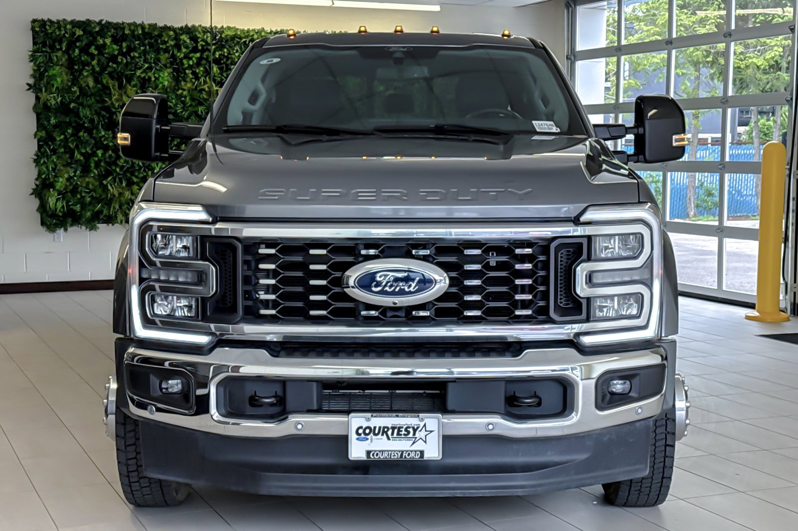 Used 2024 Gray Metallic Ford LARIAT image 9