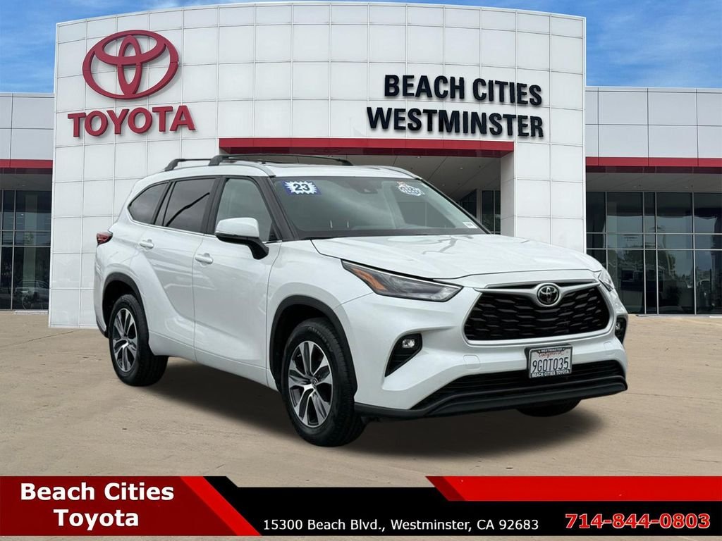 2023 Toyota Highlander XLE FWD's photo
