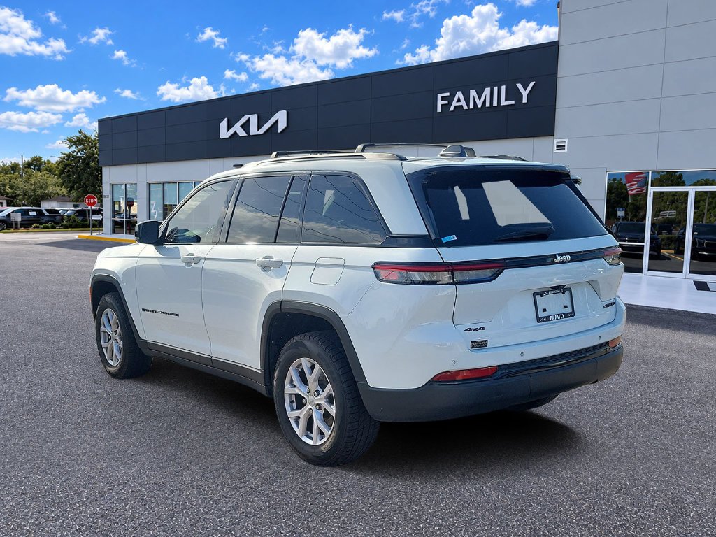 Used 2022 Bright White Clearcoat Jeep Limited image 4