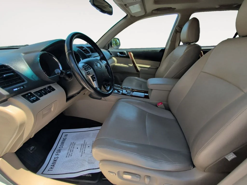 Used 2012 White Toyota Limited image 9