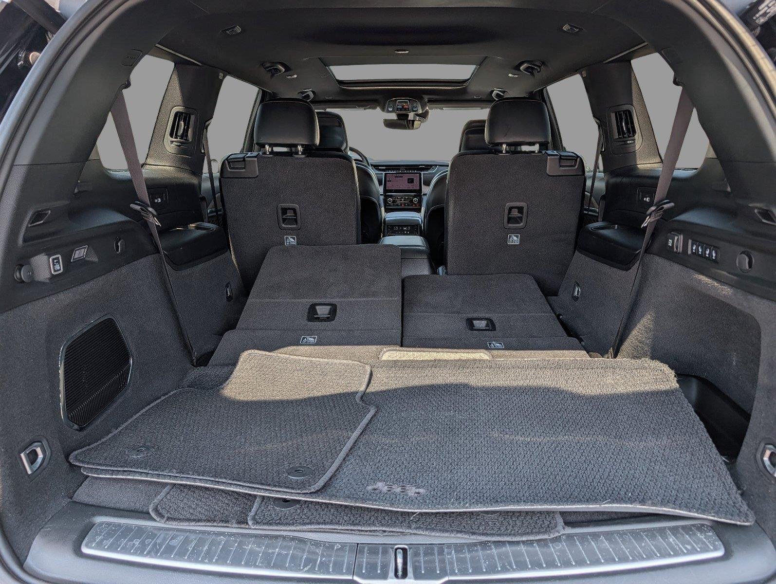 Used 2025 Diamond Black Crystal Pearlcoat Jeep Summit image 35
