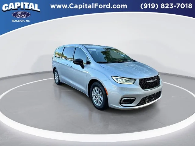 Used 2024 Silver Chrysler Touring L image 2