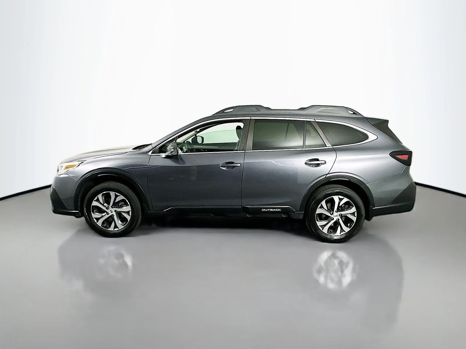 Used 2022 Magnetite Gray Metallic Subaru Limited image 5