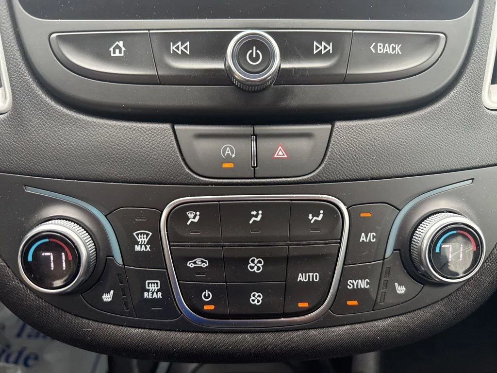 Used 2025 White Chevrolet LT image 33