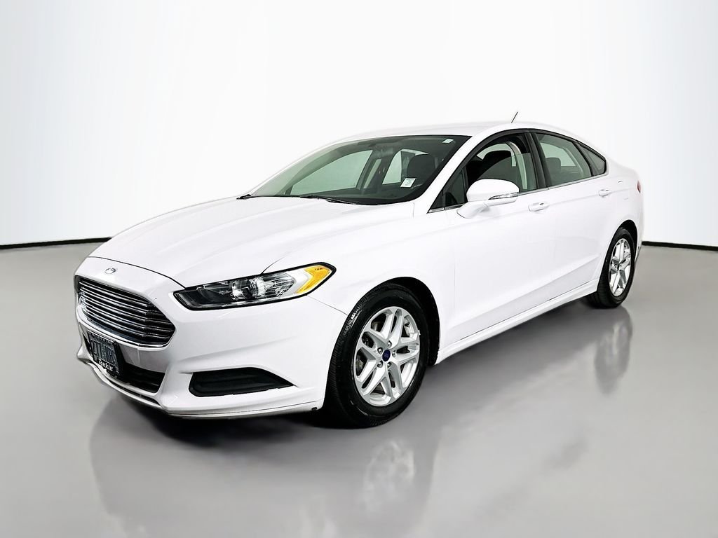 Used 2016 Oxford White Ford SE image 4